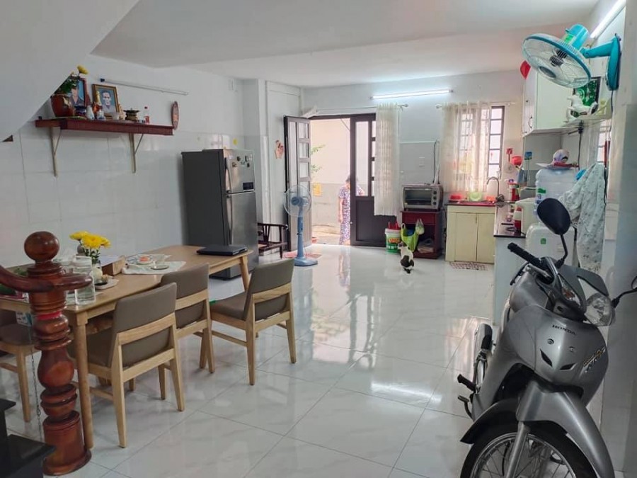 Bán gấp nhà hẻm Trần Huy Liệu, khu VIP Phú Nhuận, xe hơi đổ ngay cửa, 45m2, 3 tầng BTCT, 3 PN + 3 WC.