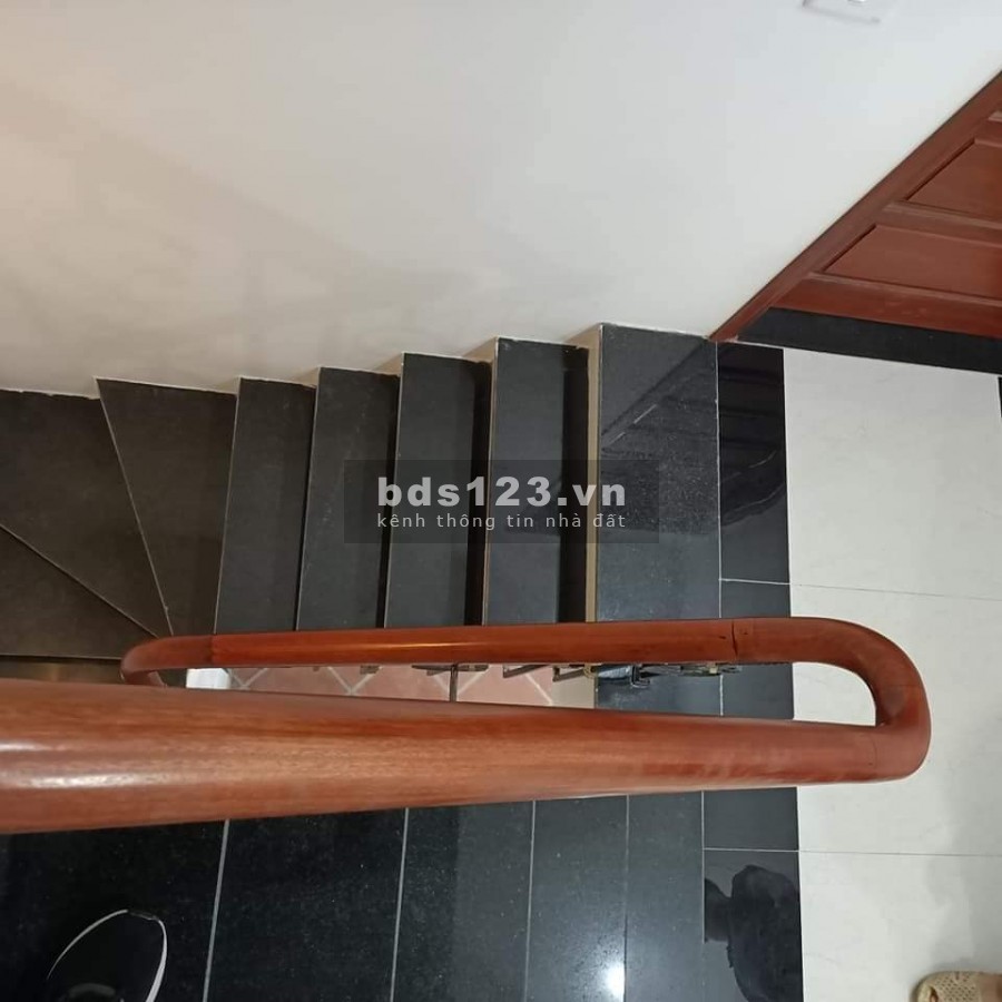 Lạc Long Quân, thang máy dòng tiền cho thuê 50TR/T vip, 12 phóng khép kín, dt 60Mx7T, giá 7.5 tỷ