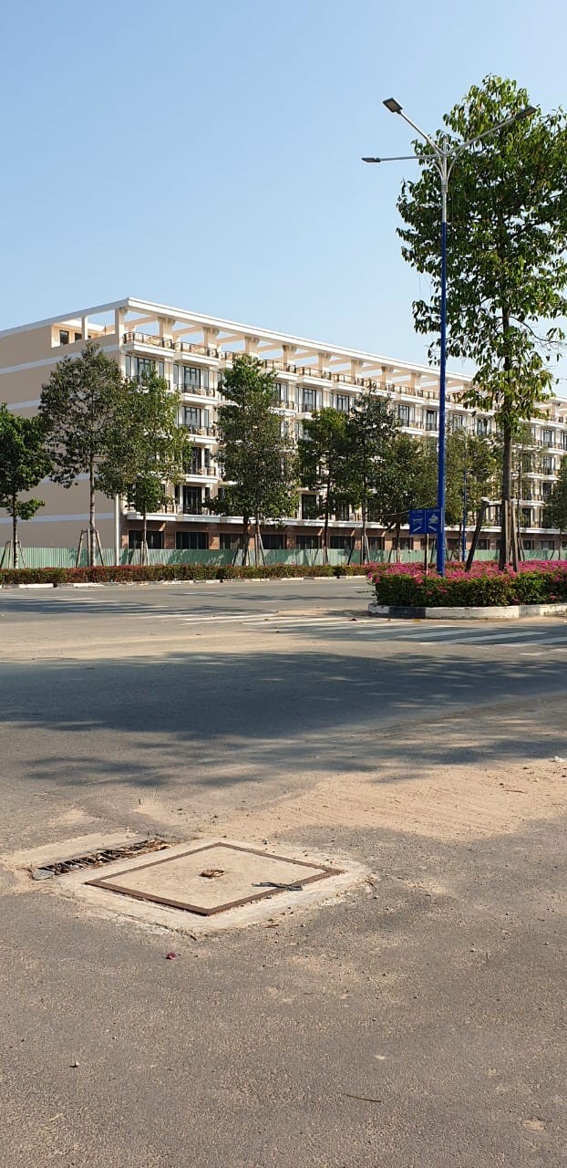 BÁN ĐẤT TRƯỜNG ĐẠI HỌC VIỆT ĐỨC GÓC 3 MẶT TIỀN ĐƯỜNG ĐỐI DIỆN TRUNG TÂM THƯƠNG MẠI