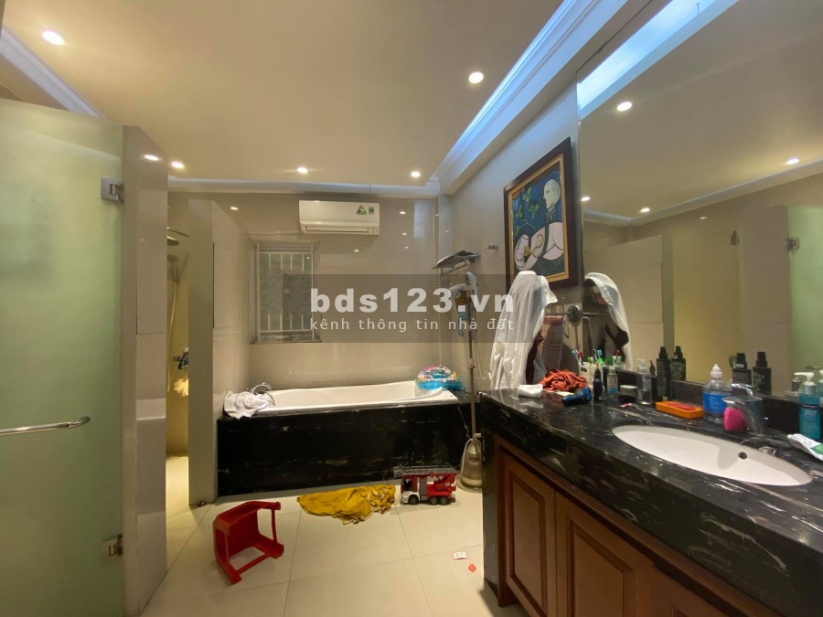 Bán nhà Quan Nhân, 40m2, 3 tầng, MT 5.3m, giá 4,2 tỷ.