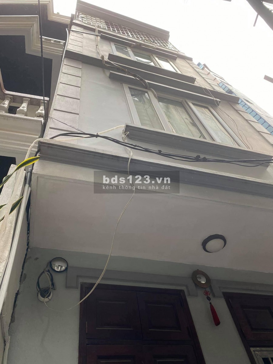 Nhà Đê Tô Hoàng 26mx4T xây chắc chắn, giá 2.5 tỷ lh 0916010180