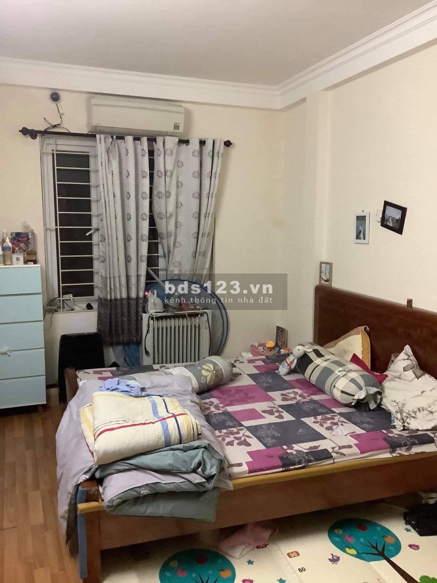 Nhà Đê Tô Hoàng 26mx4T xây chắc chắn, giá 2.5 tỷ lh 0916010180