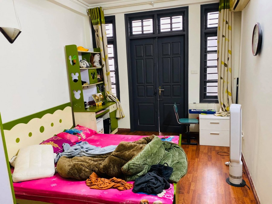 Siêu Hiếm - Nhà Đẹp - Cách Phố 10M - Nguyễn Chí Thanh - Đống Đa, 33m, 5T, Giá Sốc 3.3 Tỷ.