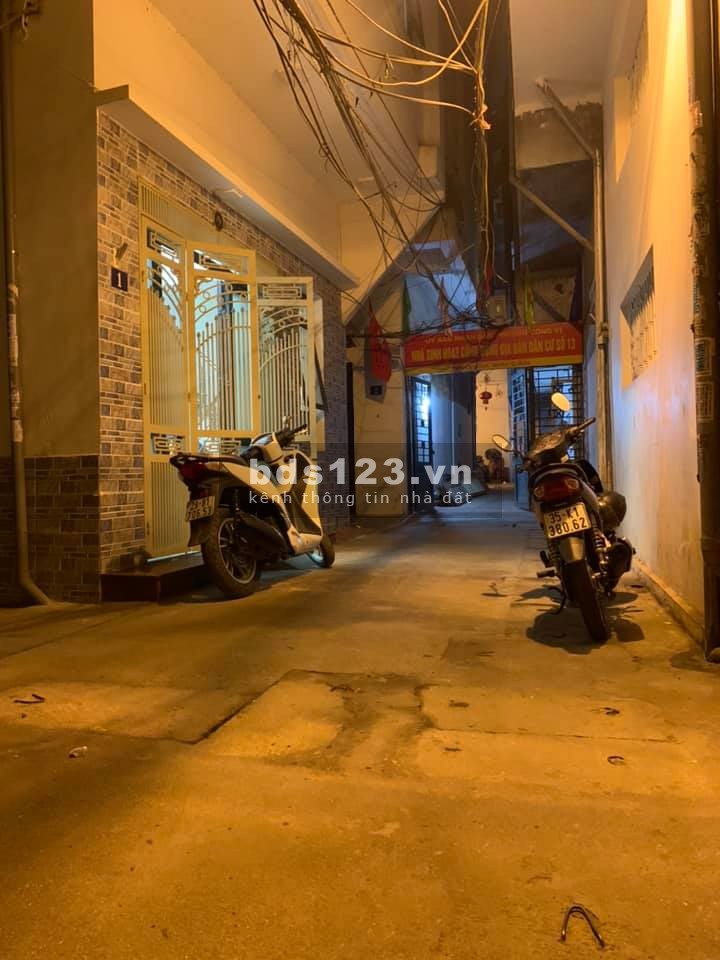 Bán nhà lô góc, 3 mặt thoáng, Phố Đội Cấn, 40m2* 5T, Tặng Full Nội Thất, cách phố 50m.