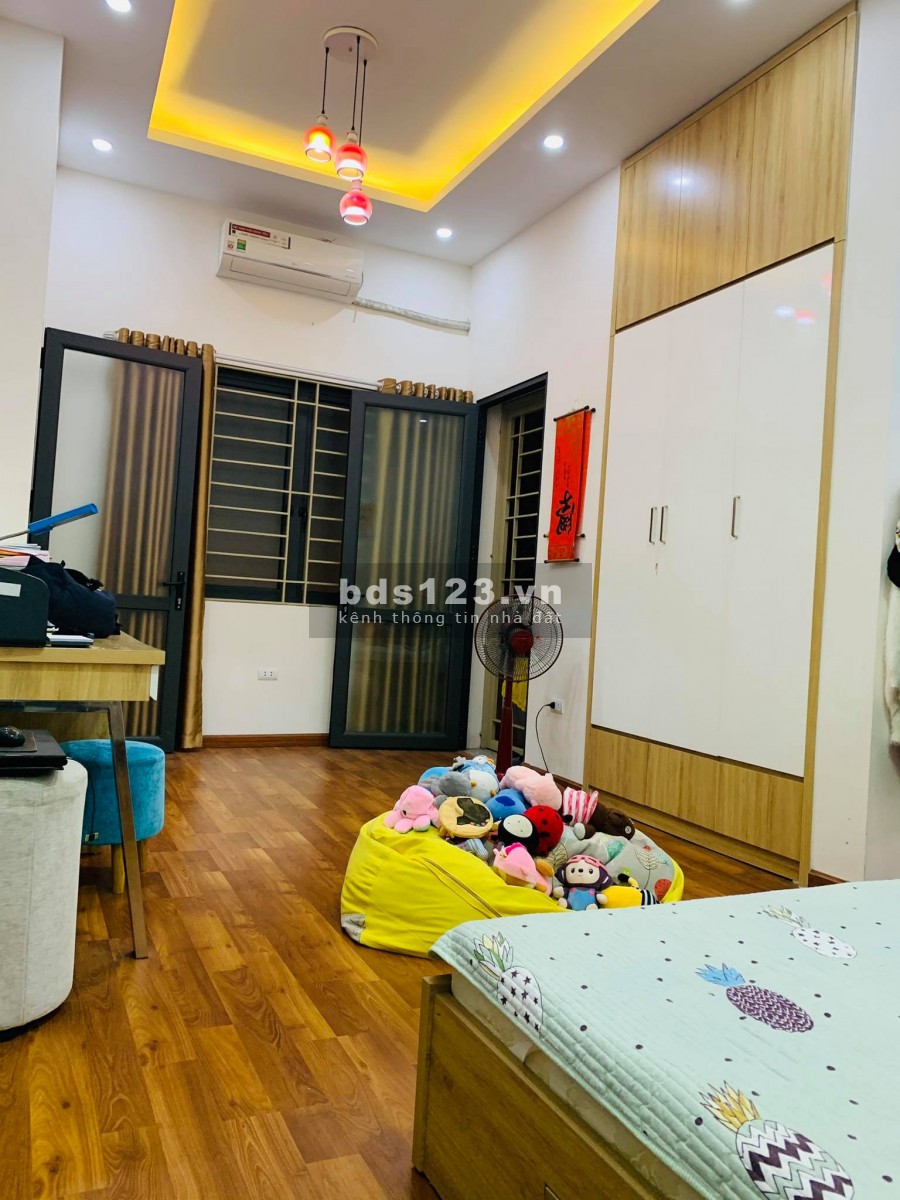 Bán nhà lô góc, 3 mặt thoáng, Phố Đội Cấn, 40m2* 5T, Tặng Full Nội Thất, cách phố 50m.