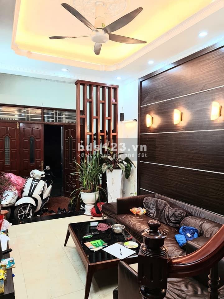 Bán nhà 3 tỷ Vũ Xuân Thiều, tặng nội thất tiền tỷ