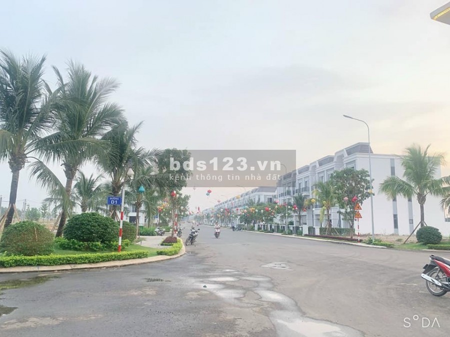 Nhà mới xây mặt tiền đường 25m gần chợ, trường học