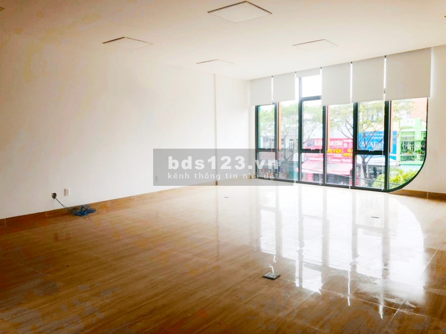 Cho thuê Tòa văn phòng 5 tầng 500 m2 trung tâm thành phố giá cực rẻ