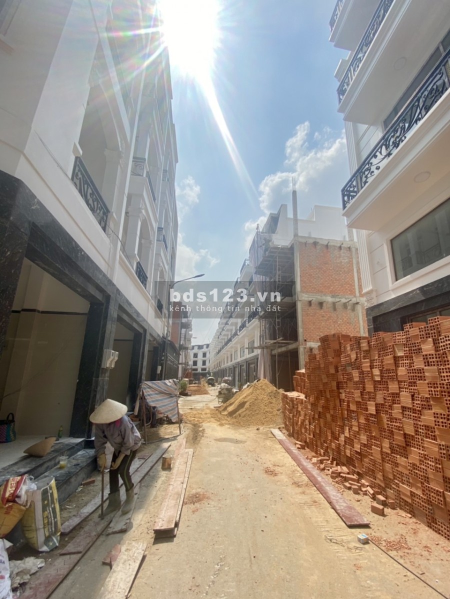 Khu nhà phố thương mại tại trung tâm Q12
