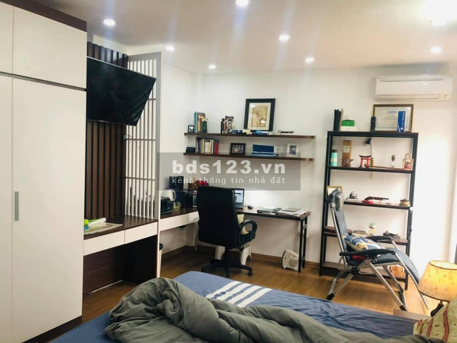 Bán Nhà Cổ Linh Ngọc Trì Chưa đến 48tr/m2. Ô TÔ ĐỖ CỔNG DT59m2 có sân riêng. Giá 2,79 Tỷ