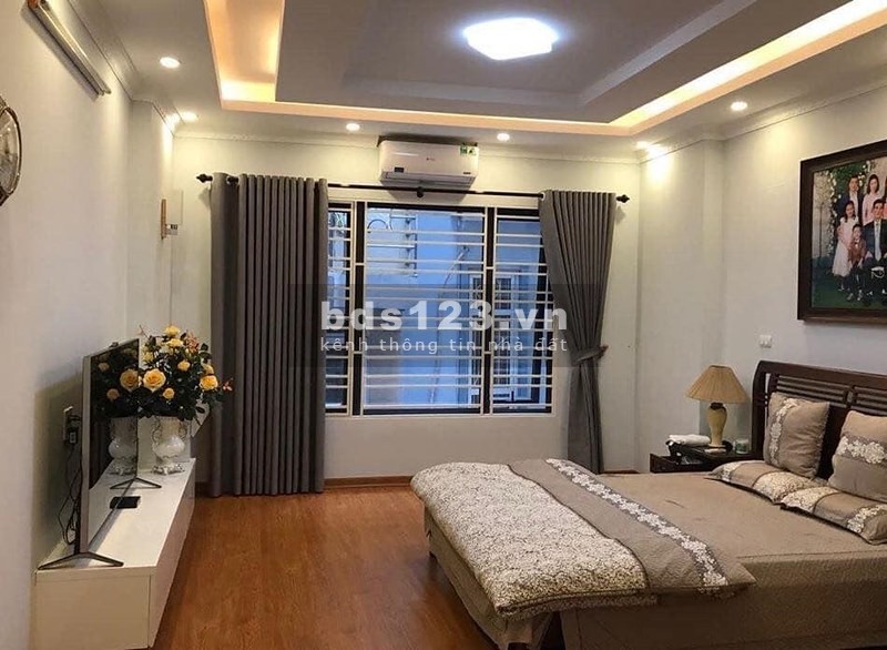 Bán nhà lô góc, 3 mặt thoáng, Phố Đội Cấn, 40m2* 5T, Tặng Full Nội Thất, cách phố 50m.
