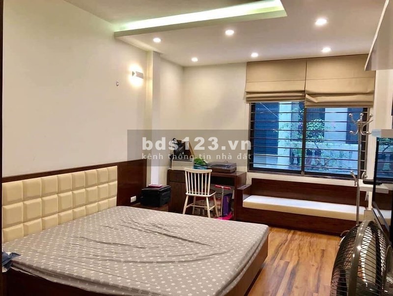 Bán nhà lô góc, 3 mặt thoáng, Phố Đội Cấn, 40m2* 5T, Tặng Full Nội Thất, cách phố 50m.