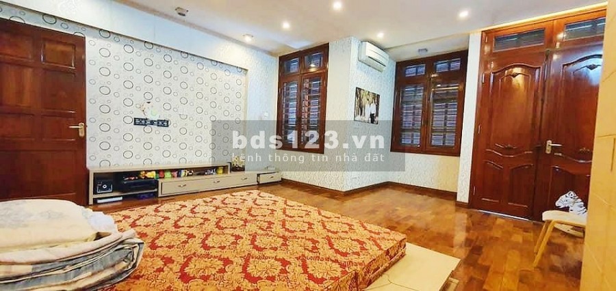 Biệt Thự sân vườn hẻm 8m Bình Thạnh dt 7.5x18 giá chỉ 15.9 tỷ TL. LH: 0879.193.102