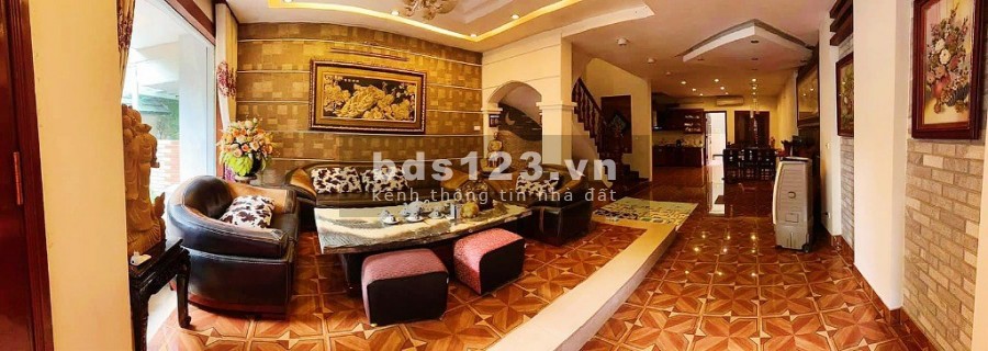 Biệt Thự sân vườn hẻm 8m Bình Thạnh dt 7.5x18 giá chỉ 15.9 tỷ TL. LH: 0879.193.102
