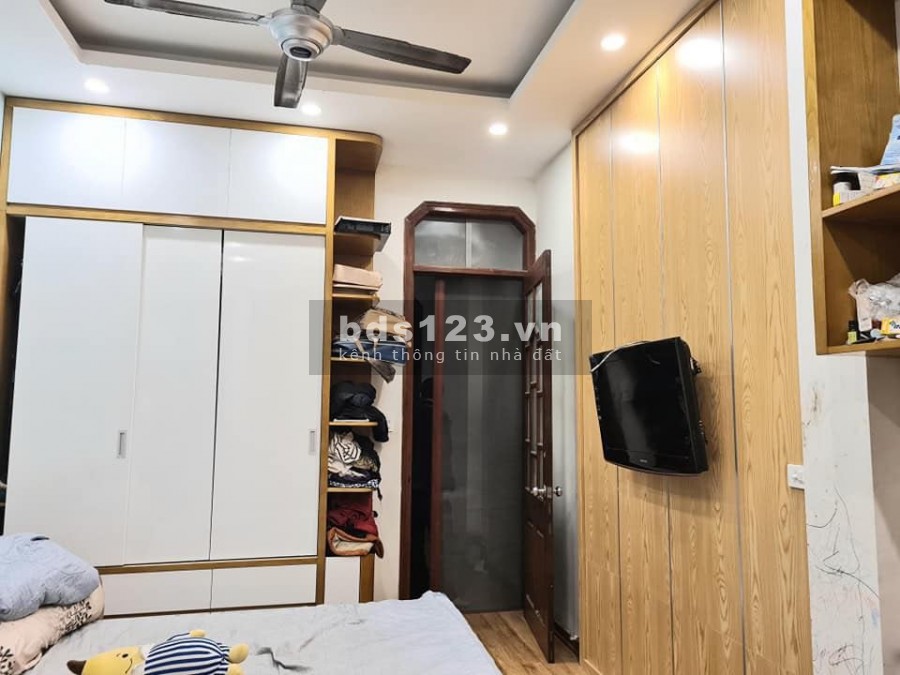 Bán nhà 3 tỷ Vũ Xuân Thiều, tặng nội thất tiền tỷ