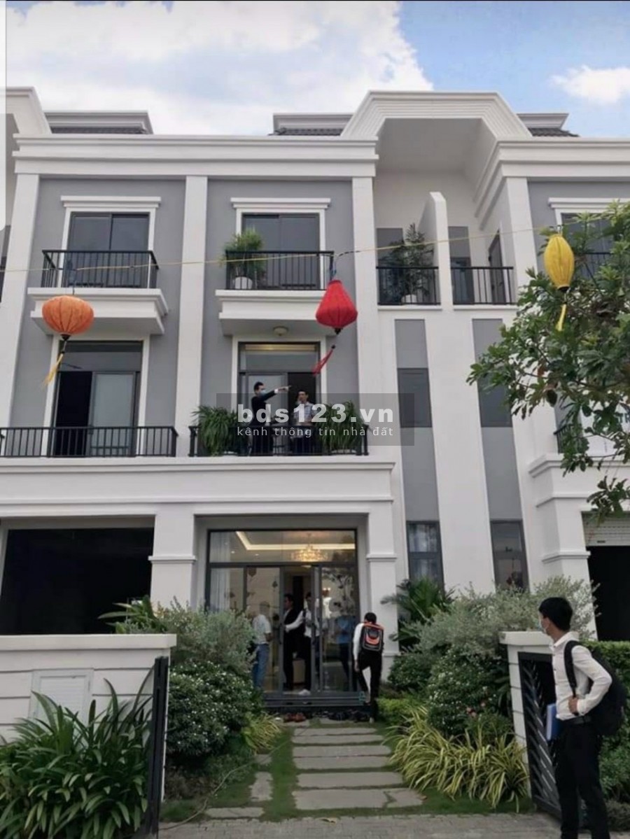 Nhà mới xây mặt tiền đường 25m gần chợ, trường học