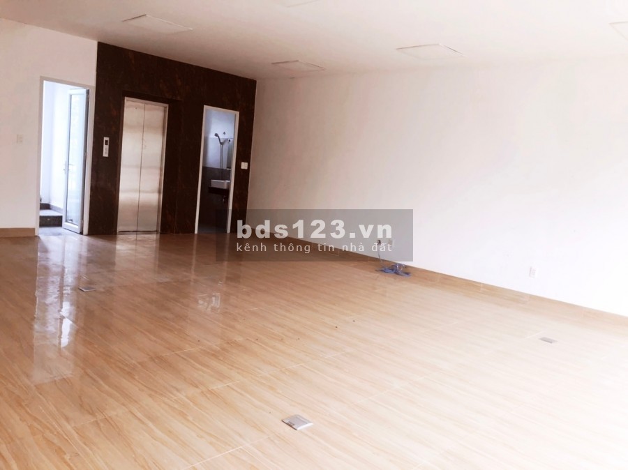 Cho thuê Tòa văn phòng 5 tầng 500 m2 trung tâm thành phố giá cực rẻ