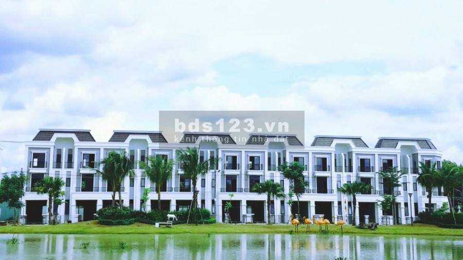 Nhà mới xây mặt tiền đường 25m gần chợ, trường học