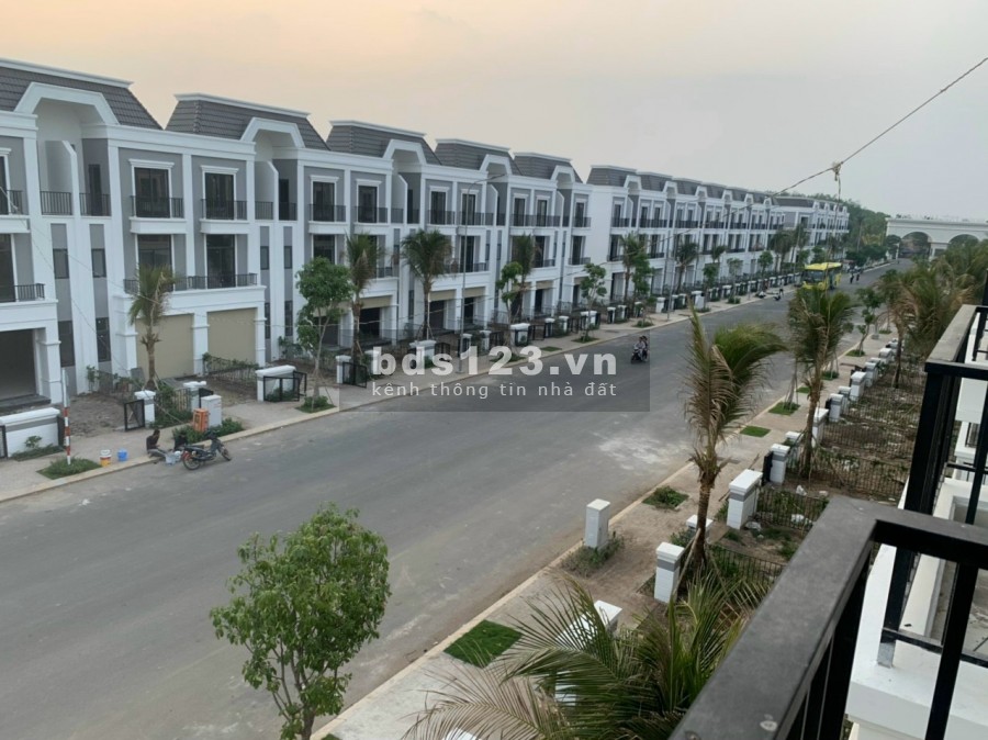 Nhà mới xây mặt tiền đường 25m gần chợ, trường học
