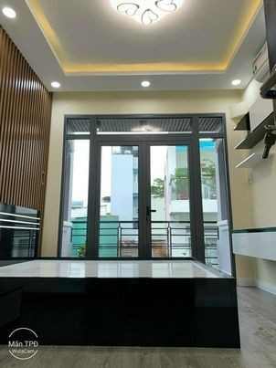 Chính chủ bán nhà đường Đồng Đen Quận Tân Bình 4 tầng HXH giá rẻ.