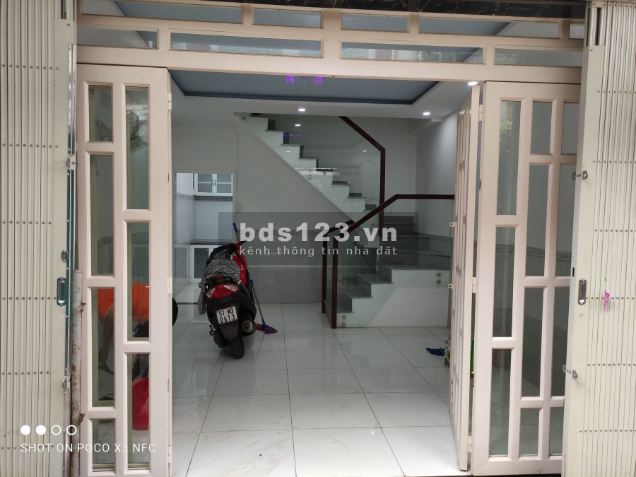 Bán nhà HXH đường Phú Thọ Hòa, DT: (4.2x8)m, 2 lầu giá chỉ còn 3.6 tỷ, hẻm thông tứ tung.