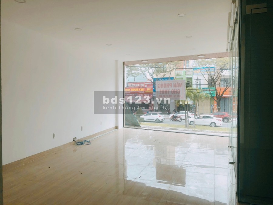 Cho thuê Tòa văn phòng 5 tầng 500 m2 trung tâm thành phố giá cực rẻ