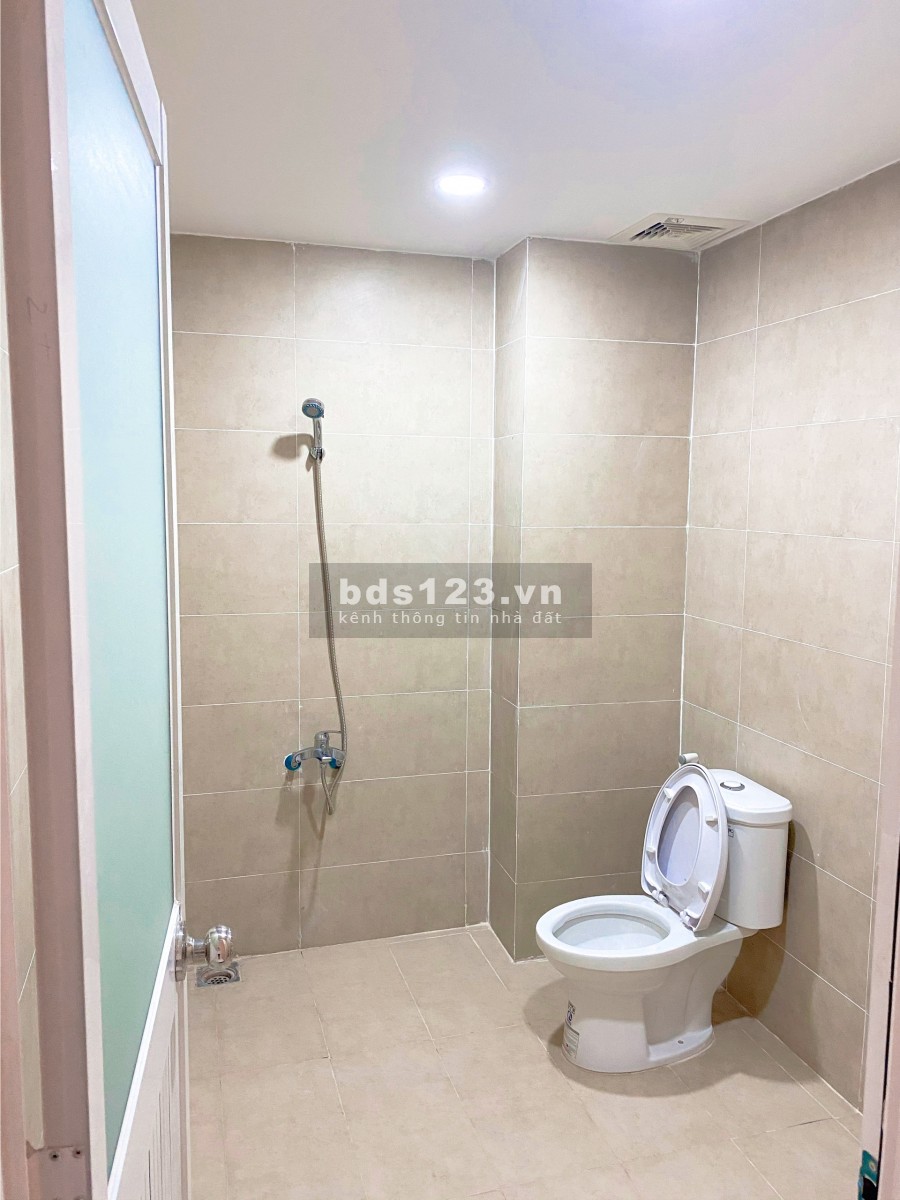 Cho thuê nhà mặt tiền 1 trệt 2 lầu vỉa hè 5m, 4 Phòng Ngủ gần Làng Đại Học