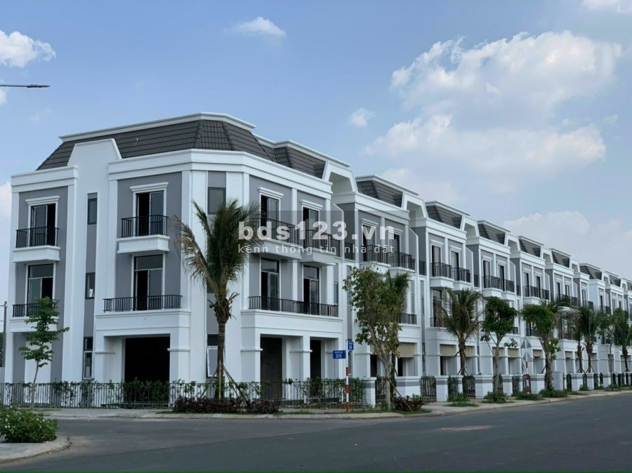 Nhà mới xây mặt tiền đường 25m gần chợ, trường học