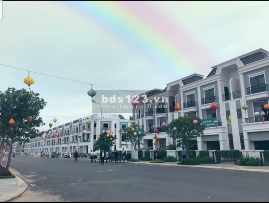 Nhà mới xây mặt tiền đường 25m gần chợ, trường học
