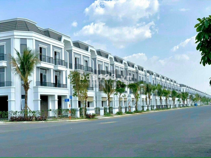 Nhà mới xây mặt tiền đường 25m gần chợ, trường học