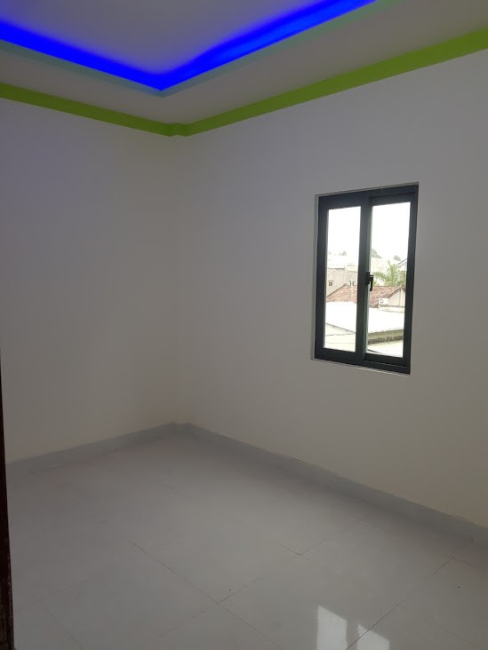 Nhà 1 trệt 1 lầu Hoá An - kế cty Pouchen. SHR đường 2 xe hơi tránh nhau