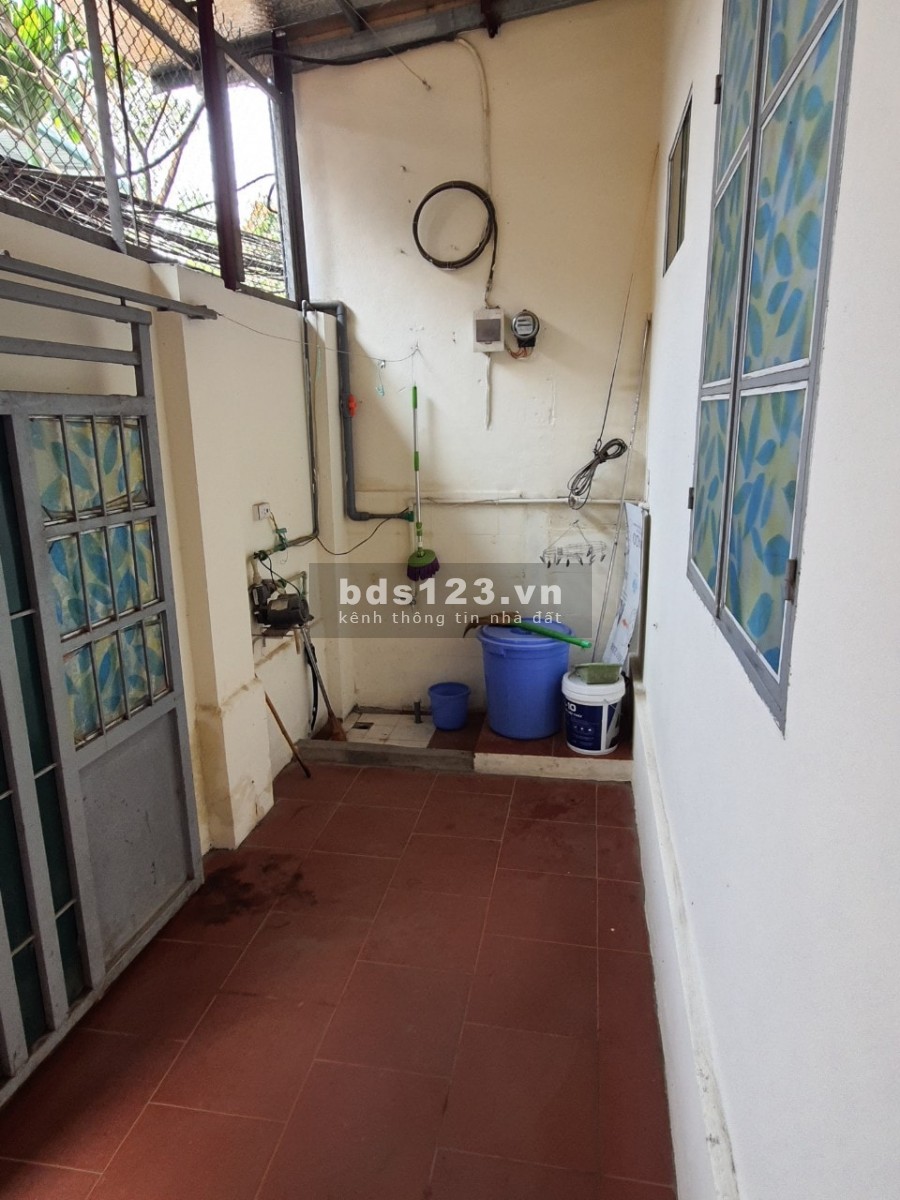 Bán nhà Lạc Long Quân mặt tiền 5m, DT 48m2- ngõ thông- chỉ nhỉnh 2 tỷ.
