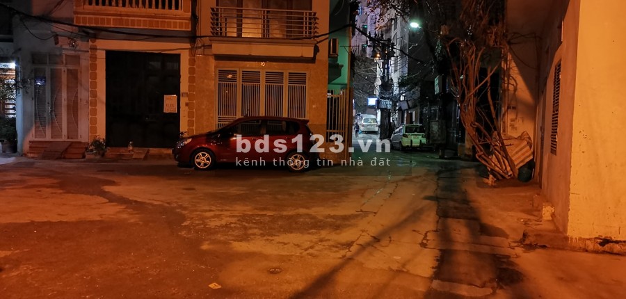 Bán nhà Lạc Long Quân mặt tiền 5m, DT 48m2- ngõ thông- chỉ nhỉnh 2 tỷ.