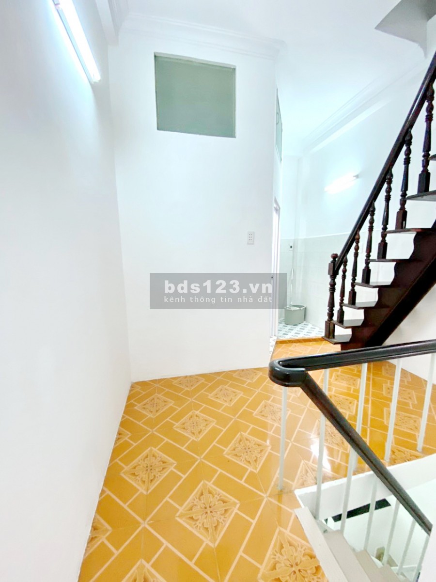 Bán nhà 2 lầu 31m2 hẻm 64 đường Trần Đình Xu P. Cô Giang Quận 1