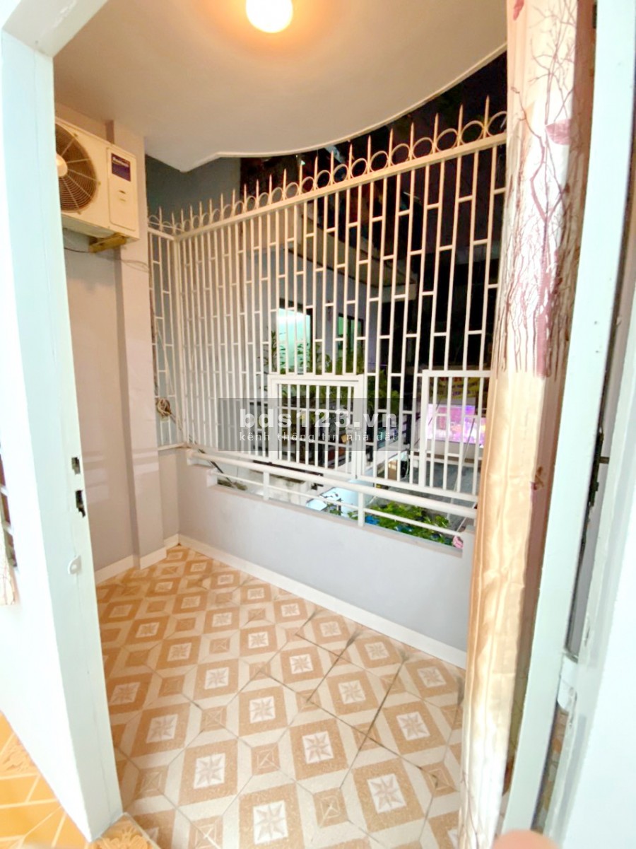 Bán nhà 2 lầu 31m2 hẻm 64 đường Trần Đình Xu P. Cô Giang Quận 1