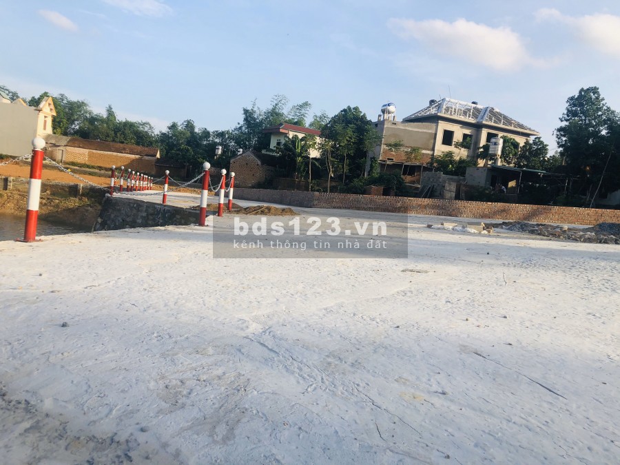 BÁN GẤP GIÁ SIÊU RẺ, CÁCH NHÀ MÁY VINROUP MẤY TRĂM BƯỚC CHÂN, DIỆN TÍCH 77m2 full thổ cư, 2 mặt tiền, sẵn sổ đỏ, sang tên trong nốt nhạc LH: 086813196