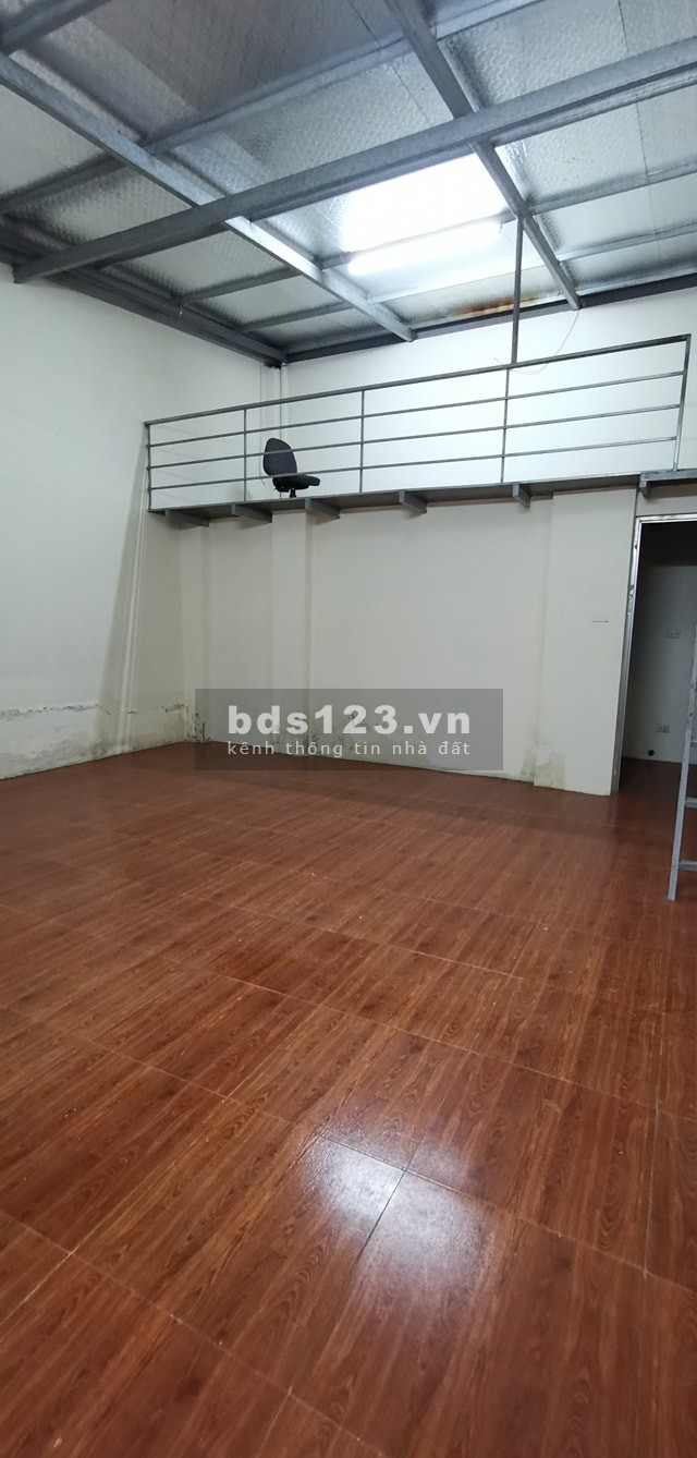 Bán nhà Lạc Long Quân mặt tiền 5m, DT 48m2- ngõ thông- chỉ nhỉnh 2 tỷ.