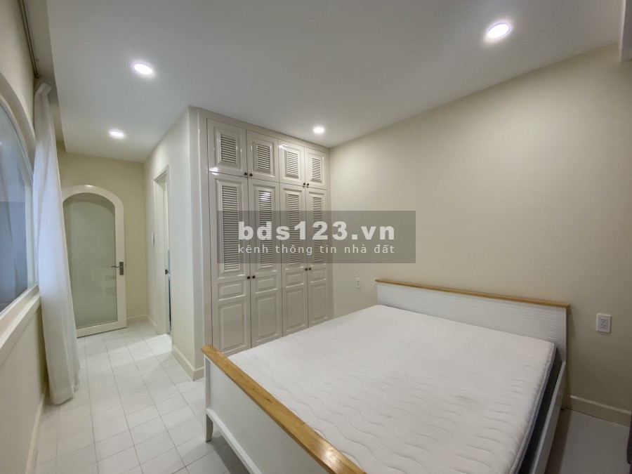 Em cần cho thuê nhanh CC Wilton 2PN, view hồ bơi, đầy đủ nội thất, giá 15tr/th. LH 0796523468