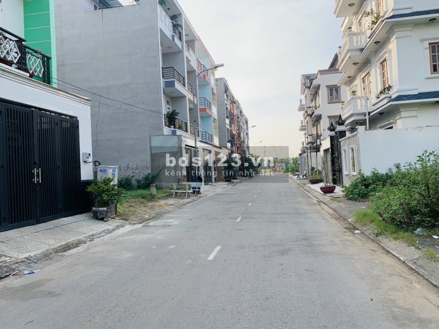 Cần Bán Lô Đất Biệt Thự 175m2 Xã Lê Minh Xuân, huyện Bình Chánh,TP. HCM