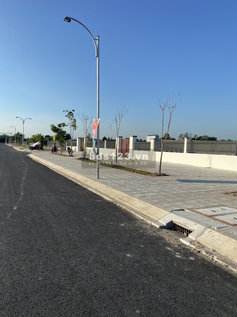 Nền 2 mặt tiền, đường rộng 18m