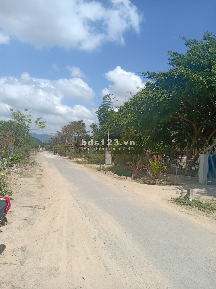 612m2- Cần bán nhanh lô đất mặt tiền Thái Khang