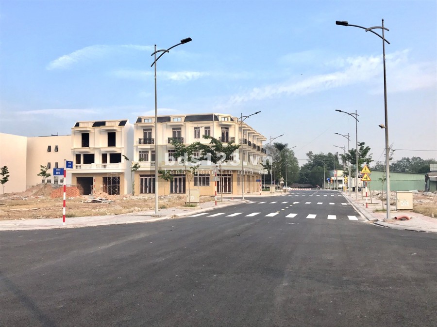 BÁN GẤP LÔ ĐẤT GẦN CHỢ PHÚ CHÁNH GIÁ F0 CHƯA QUA ĐẦU TƯ. SỔ RIÊNG. THỔ CƯ. SÁT ĐƯỜNG DT 742
