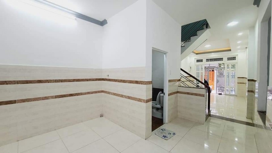Bán Nhà Đường Lê Văn Sỹ Tân Bình Giá Rẻ, 50 m2, 3 lầu, 3 Phòng Ngủ.