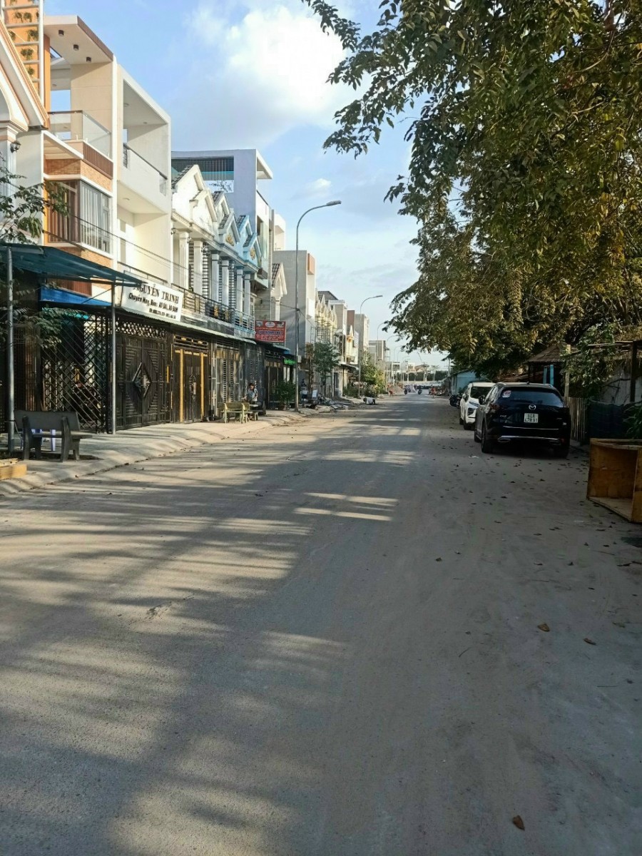 Nhà 1 trệt 1 lầu Hoá An - kế cty Pouchen. SHR đường 2 xe hơi tránh nhau