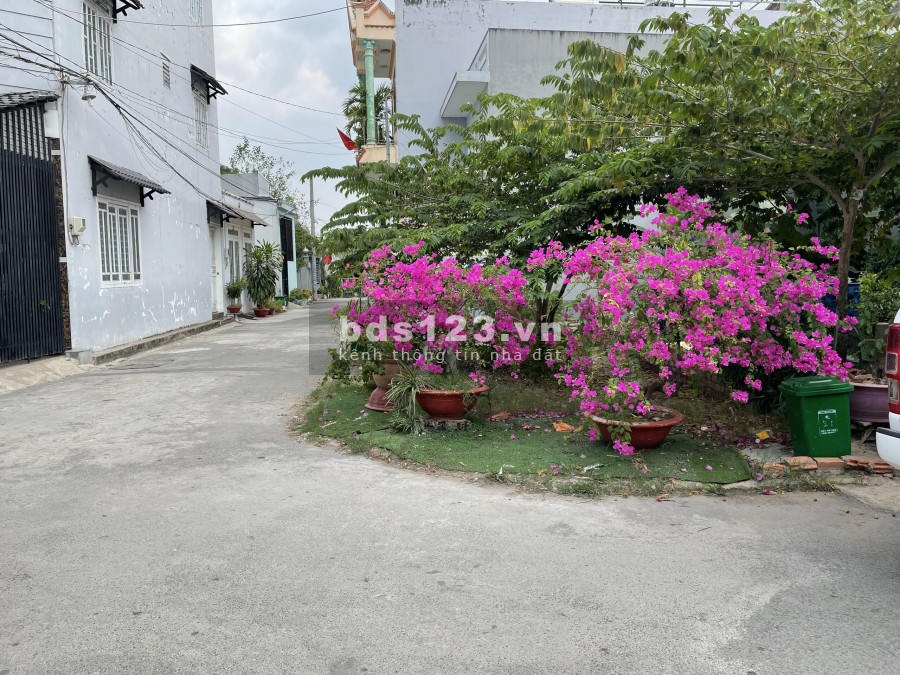 Bán nhanh lô góc HXH 1/ Võ Văn Hát, Long Trường DT 52,5m2- giá 2.55 tỷ