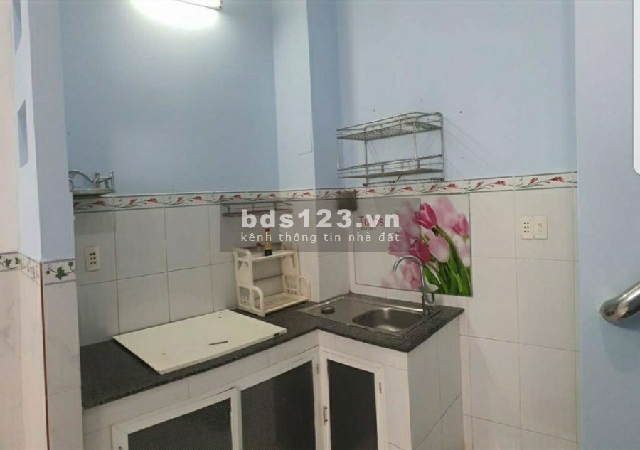 Nhà 1 trệt + 2 lầu 3pn giá 9tr hẻm 308 Huỳnh Tấn Phát