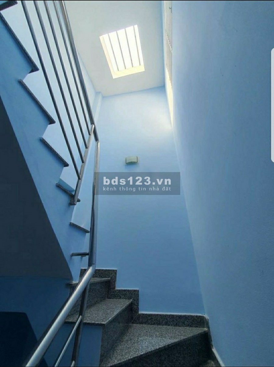 Nhà 1 trệt + 2 lầu 3pn giá 9tr hẻm 308 Huỳnh Tấn Phát