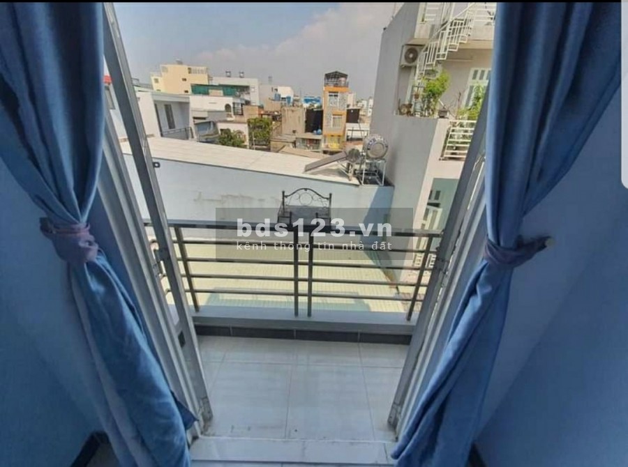 Nhà 1 trệt + 2 lầu 3pn giá 9tr hẻm 308 Huỳnh Tấn Phát