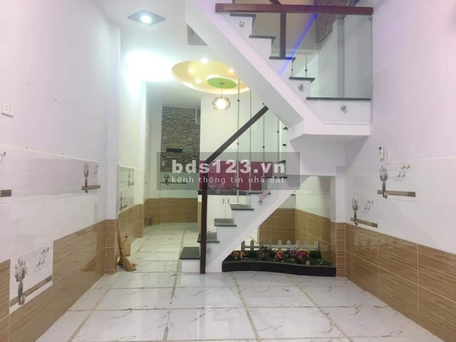Bán Nhà Đường 3/2 Q 10 40m2 4,5 tỷ.