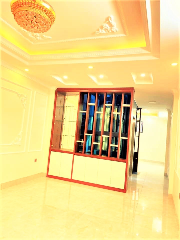 5 tỷ 9 có 300m2 nhà phân lô Nguyễn Văn Cừ, gara oto, thang máy, 2 mặt thoáng, thông tứ tung